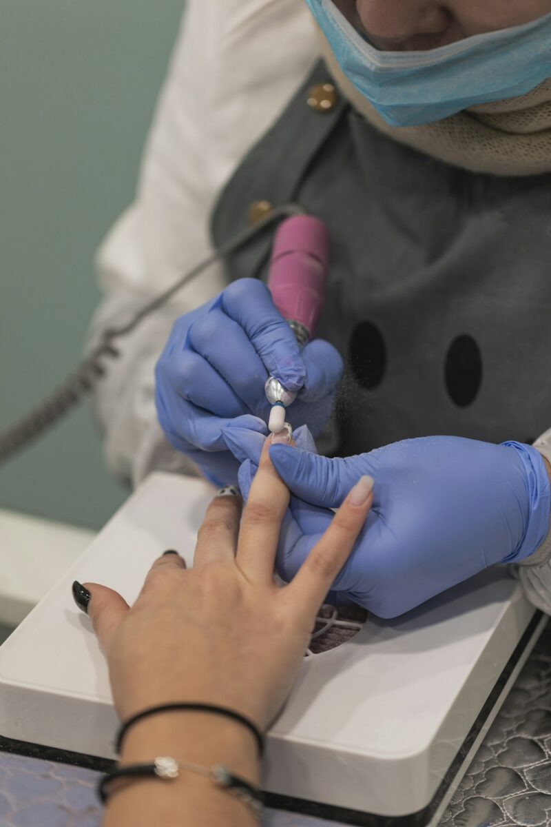 Ongle fréjus : en quoi consiste la prothésie ongulaire ?